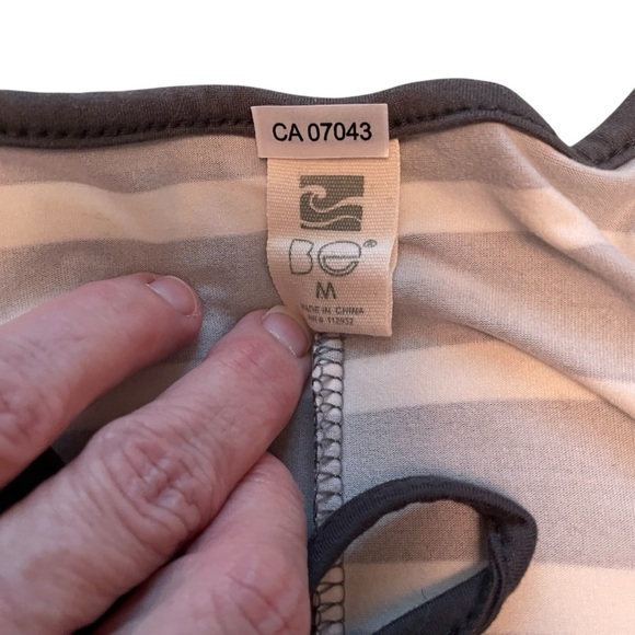 Beach by Exist sleeveless Maxi/ v-neck-lace-up detail at the front-Size Medium - Picture 6 of 8